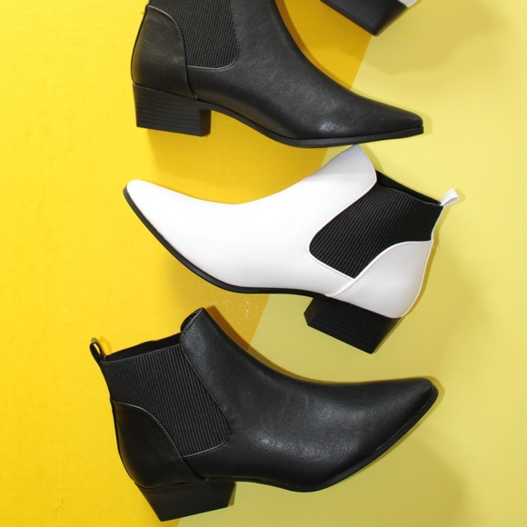 Shoes - 🚨LAST PAIR//The Carli//Black vegan leather Bootie